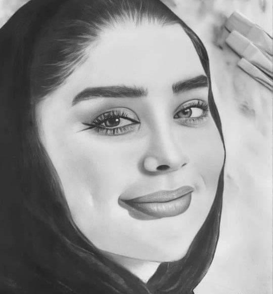 عکس نقاشی سیاه قلم زن باردار