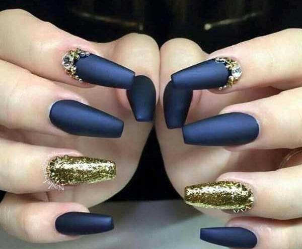 عکس مدل ناخن صورتی اکلیلی
