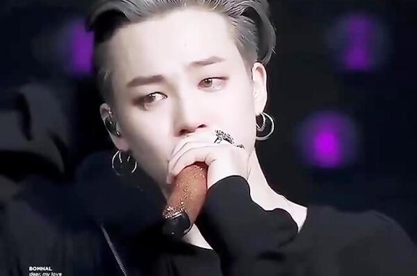 عکس جیمین گریه