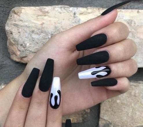 عکس مدل ناخن دخترانه سفید مشکی