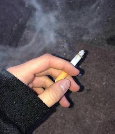 عکس فیک دختر سیگاری