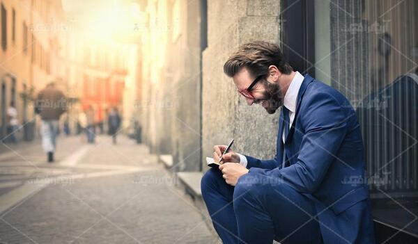 عکس نقاشی دختر نشسته