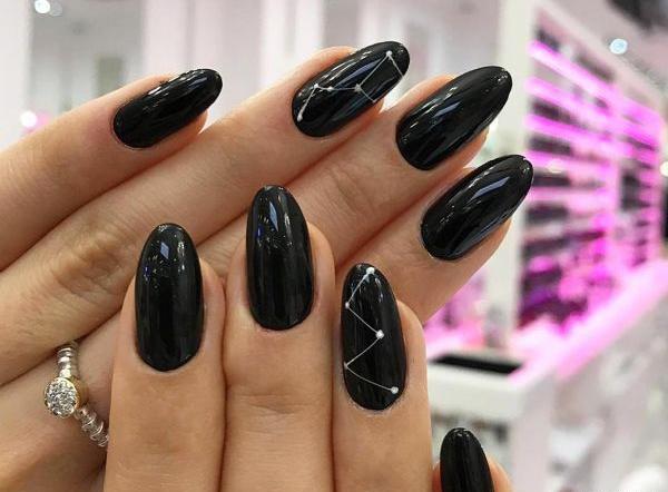 عکس طرح ناخن نقره ای مشکی
