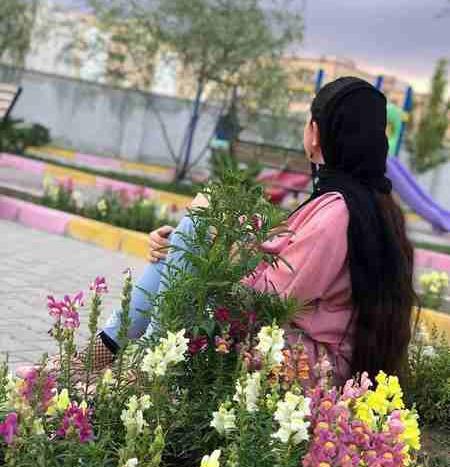 عکس فیک دختر با گل