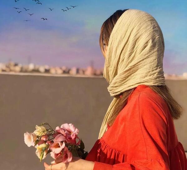عکس فیک دختر با گل