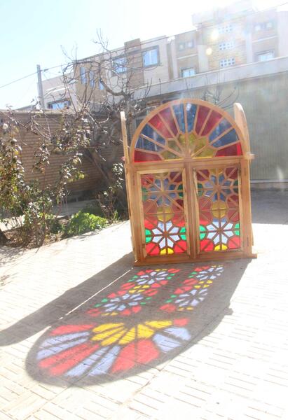 عکس نقاشی مدرن روی شیشه