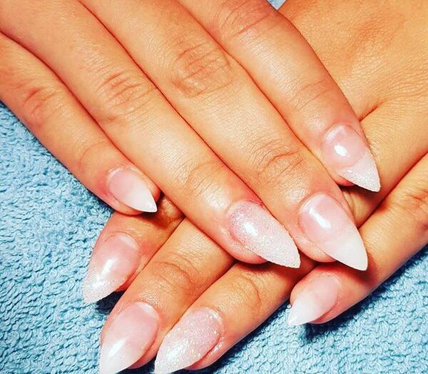 عکس مدل ناخن کوتاه تیز