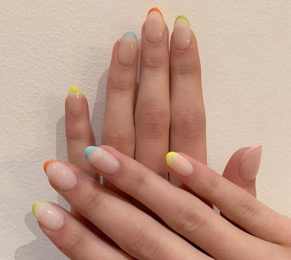 عکس طرح ناخن فرنچ رنگی