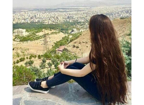 عکس دختر فیک طبیعی از پشت سر