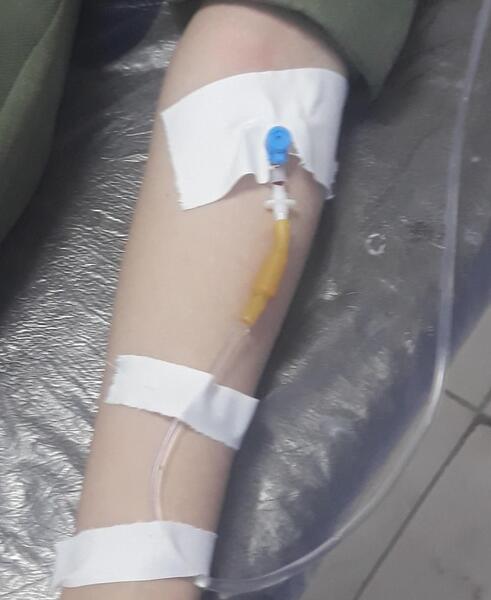 عکس سرم تو دست دختر فیک
