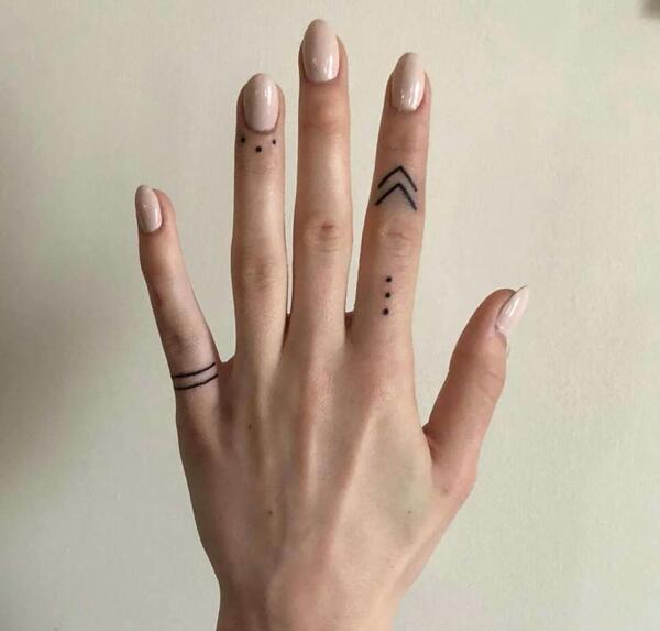عکس تاتو روی انگشت