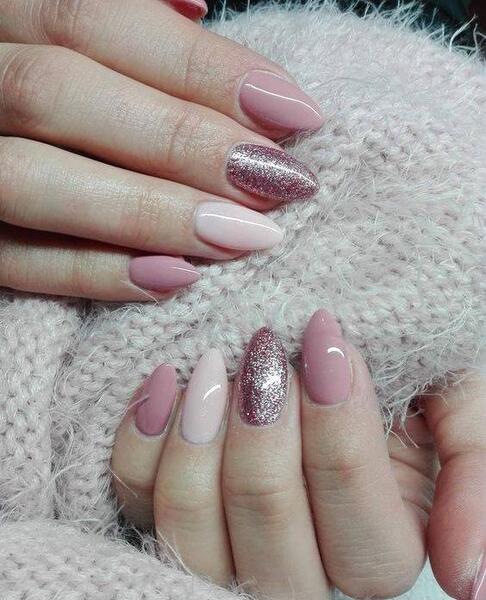 عکس مدل کاشت ناخن کوتاه صورتی