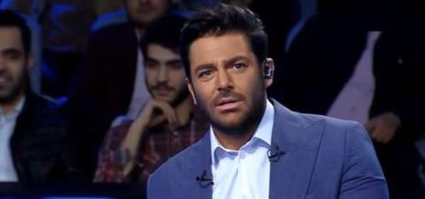 عکس گوشی محمدرضا گلزار در فیلم عاشقانه