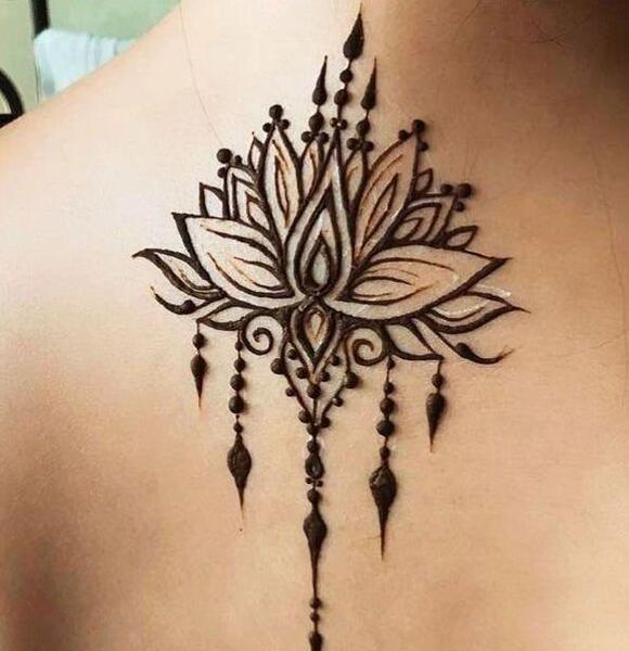 عکس طرح تاتو ساده روی گردن