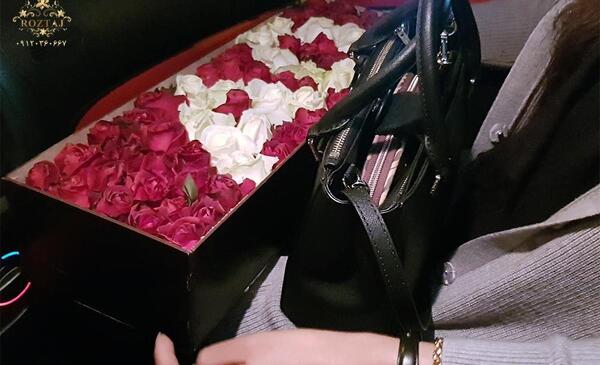 عکس گل رز با حروف انگلیسی