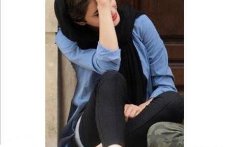 عکس فیک دختر نشسته