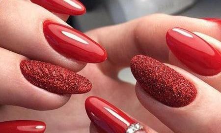 عکس مدل ناخن قرمز اکلیلی