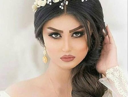 عکس شینیون مو فرق وسط