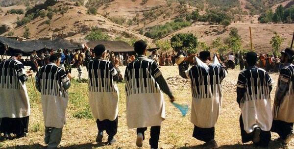 عکس نقشه ایران با لباس محلی