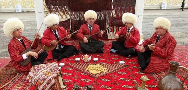 عکس نقشه ایران با لباس محلی
