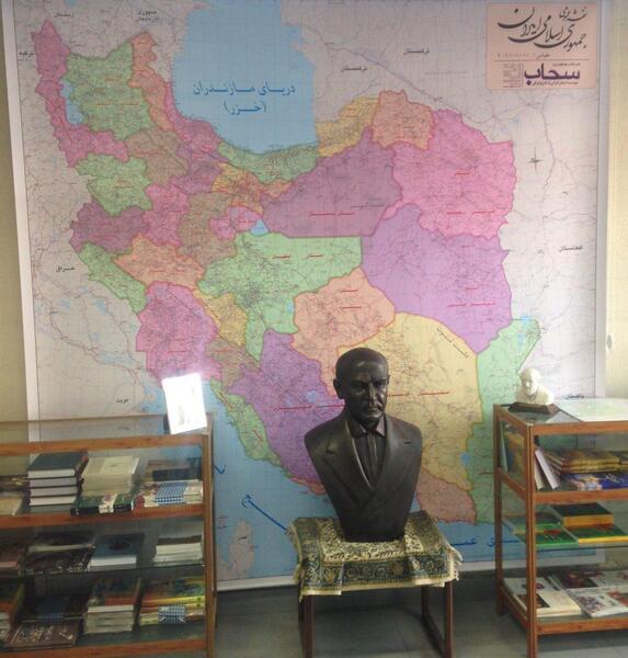 عکس نقشه ایران با لباس محلی