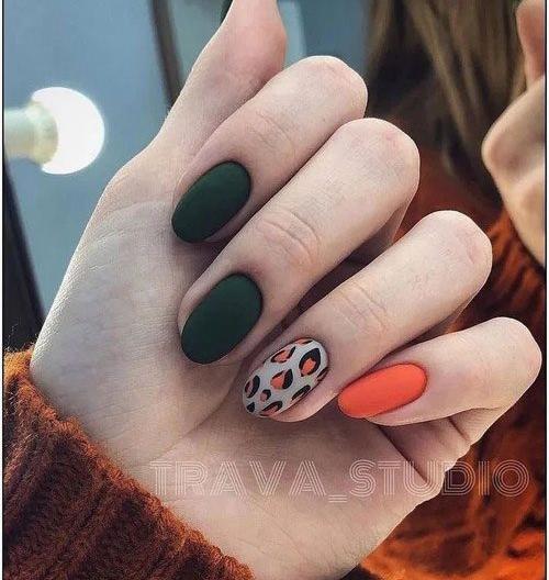 عکس مدل ناخن کوتاه با لاک ژل