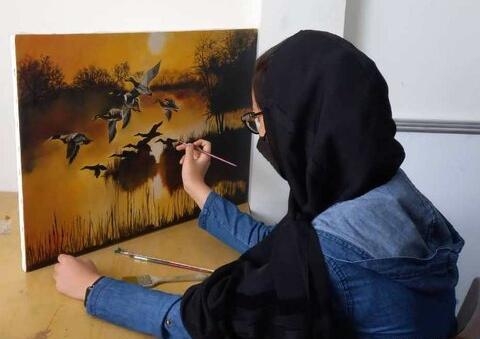 عکس نقاشی دختر نقاش