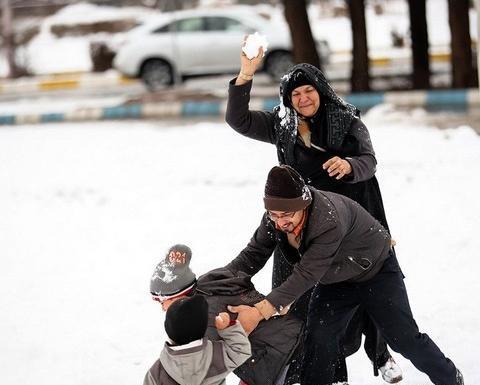 عکس دختر چادری تو برف