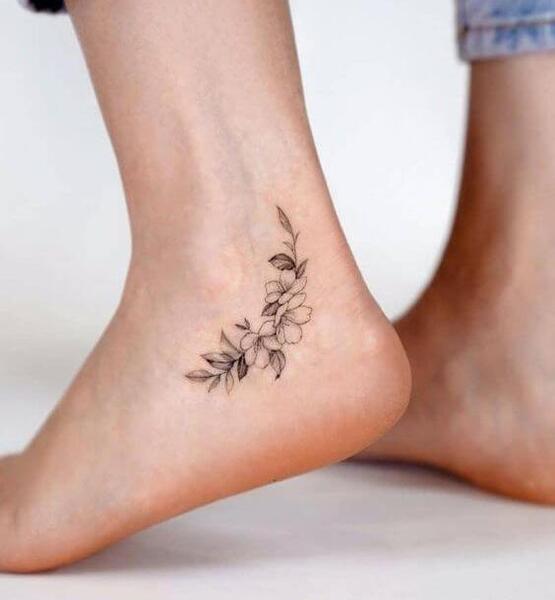 عکس طرح تاتو دخترانه روی قوزک پا