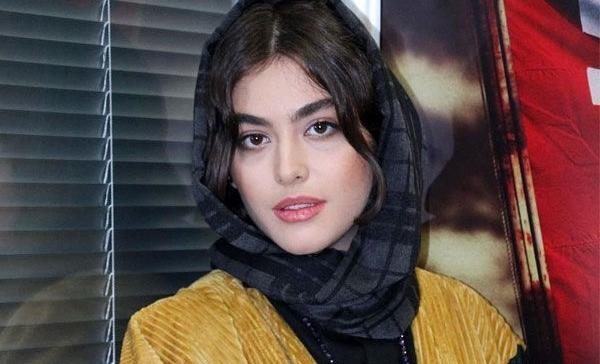 عکس تاتو روی دست ریحانه پارسا