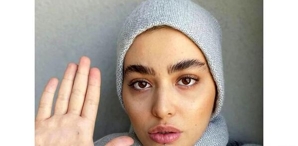 عکس تاتو روی دست ریحانه پارسا
