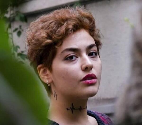 عکس تاتو روی دست ریحانه پارسا