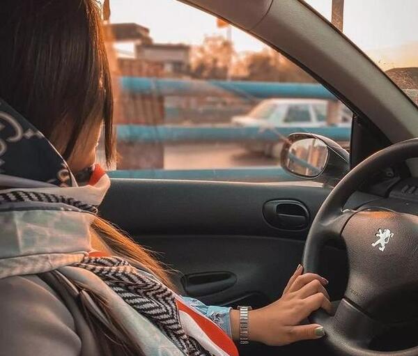 عکس فیک دختر در حال رانندگی