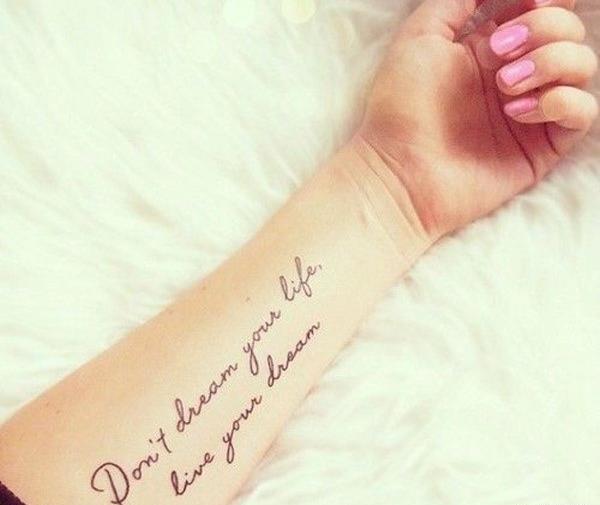 عکس تاتو نوشته روی ساعد دست