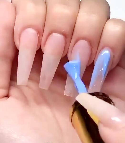 عکس مدل لاک ناخن ساده دو رنگ