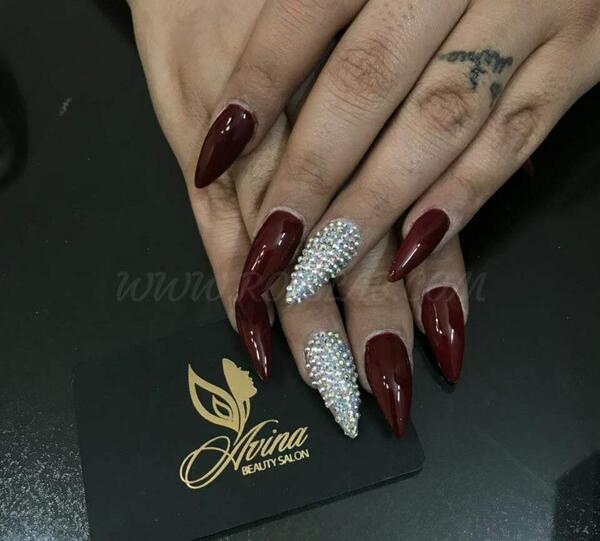 عکس مدل کاشت ناخن کوتاه و شیک نوک تیز