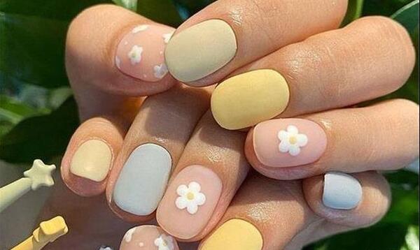 عکس طرح ناخن بهاری