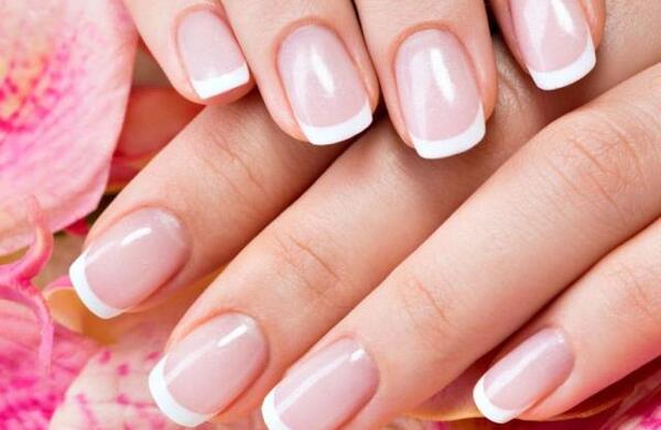 عکس مدل ناخن فرنچ ساده و شیک