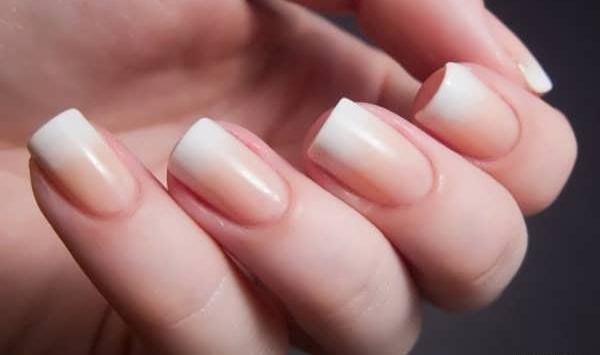 عکس مدل ناخن فرنچ کج