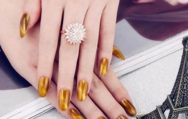 عکس طرح ناخن طلایی