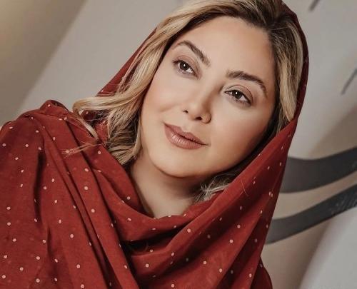 عکس سیاه هانیه توسلی در اینستاگرام