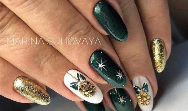 عکس مدل ناخن سفید طلایی