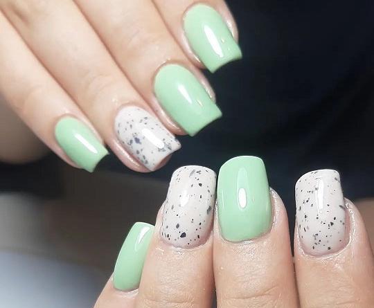 عکس طرح ناخن نقره ای سفید