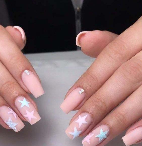 عکس طرح ناخن نقره ای سفید
