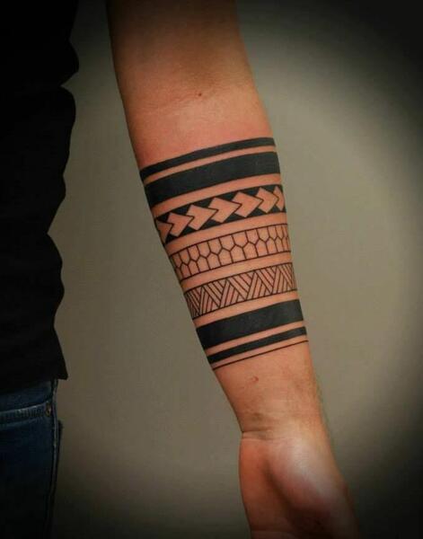 عکس طرح تاتو روی ساعد دست خام