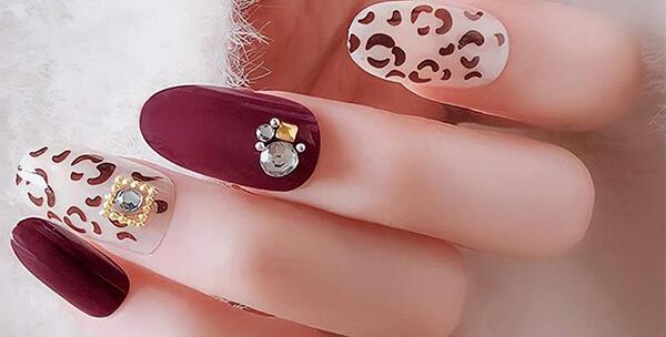 عکس طرح ناخن زرشکی