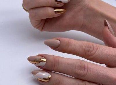 عکس مدل کاشت ناخن کوتاه و شیک مشکی
