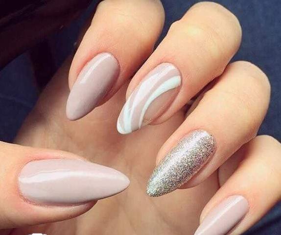 عکس مدل ناخن کاشت ساده و شیک