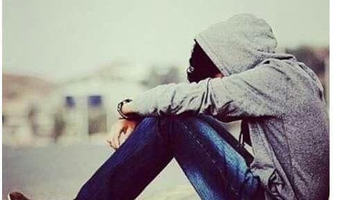 عکس دختر چادری نشسته