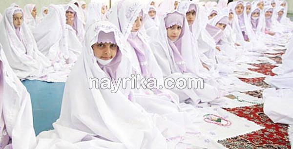 عکس دختر چادری نشسته